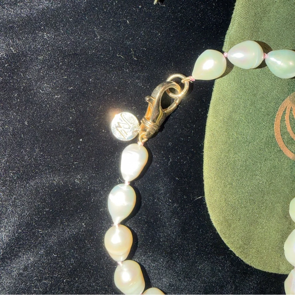 Jane Winn 16” White Pearl Knotted Beaded Necklace NWB and Box - Picture 5 of 8
